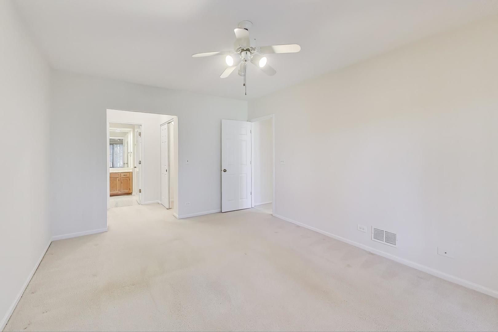 716 Ascot Court #104B, Libertyville, IL 60048