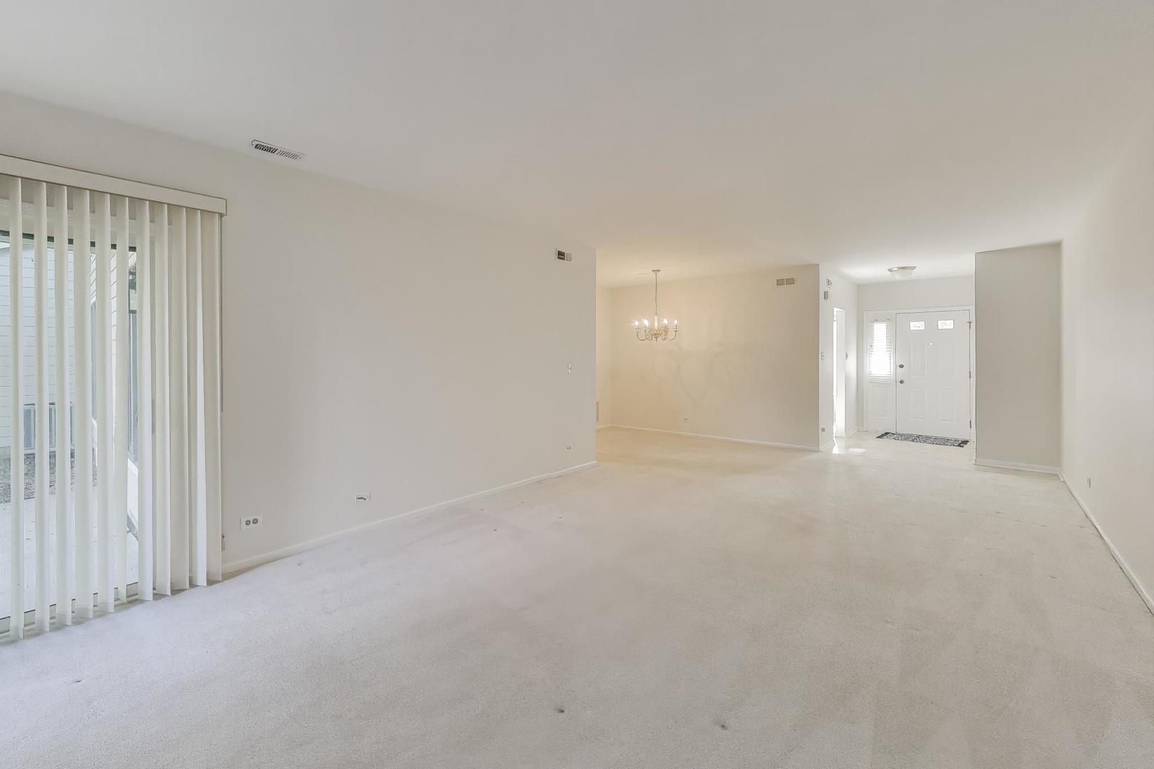 716 Ascot Court #104B, Libertyville, IL 60048