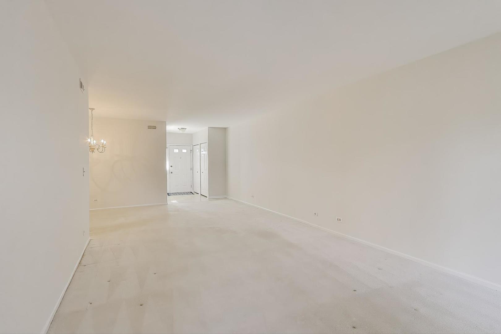 716 Ascot Court #104B, Libertyville, IL 60048