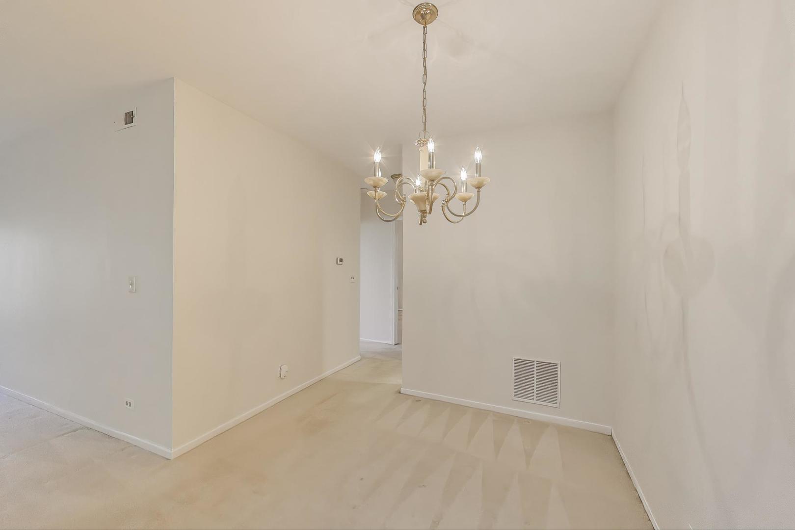 716 Ascot Court #104B, Libertyville, IL 60048