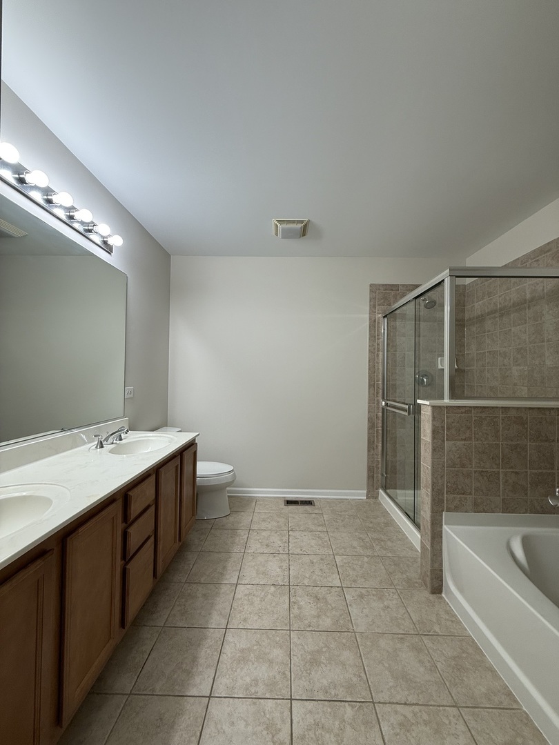 5588 Cambridge Way, Hanover Park, IL 60133