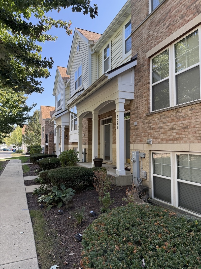 5588 Cambridge Way, Hanover Park, IL 60133