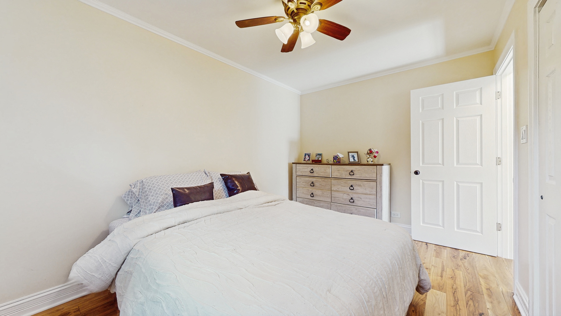 576 Amherst Avenue, Des Plaines, IL 60016