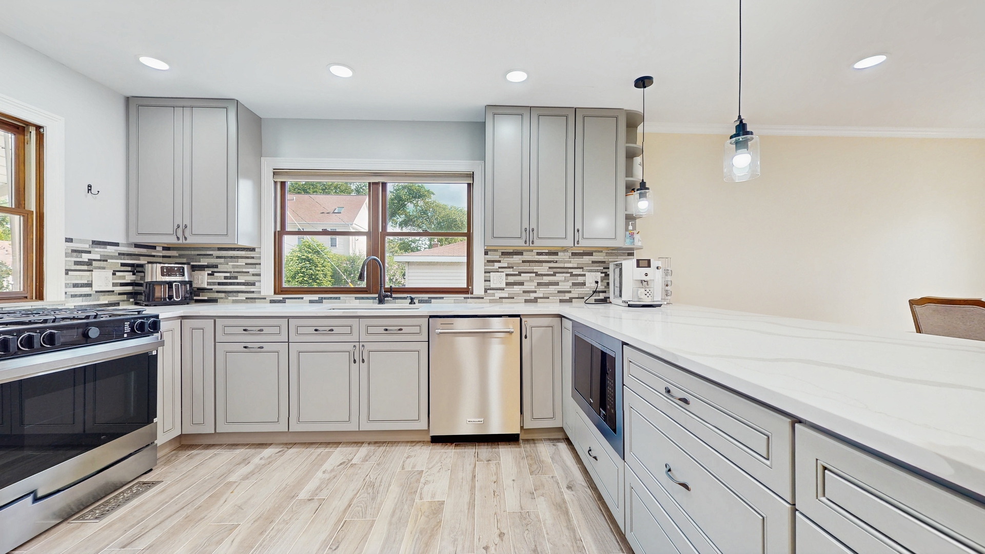 576 Amherst Avenue, Des Plaines, IL 60016