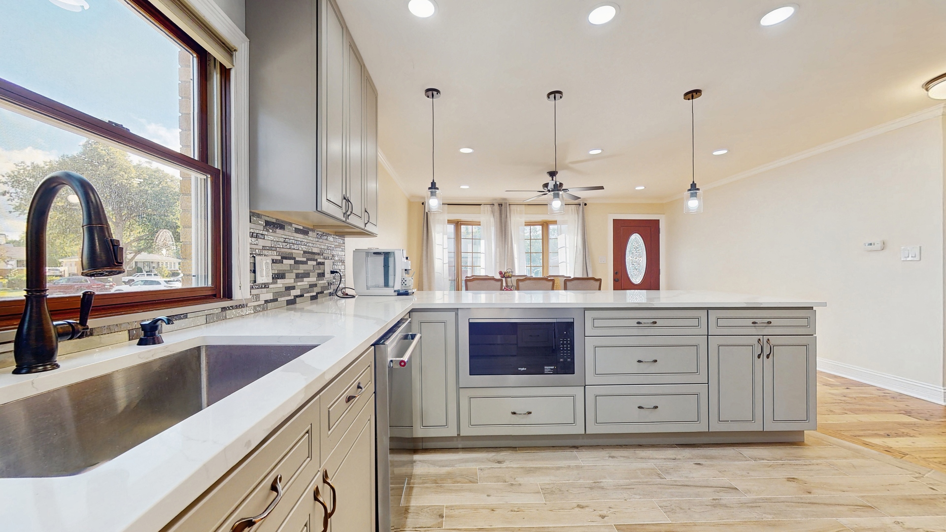 576 Amherst Avenue, Des Plaines, IL 60016