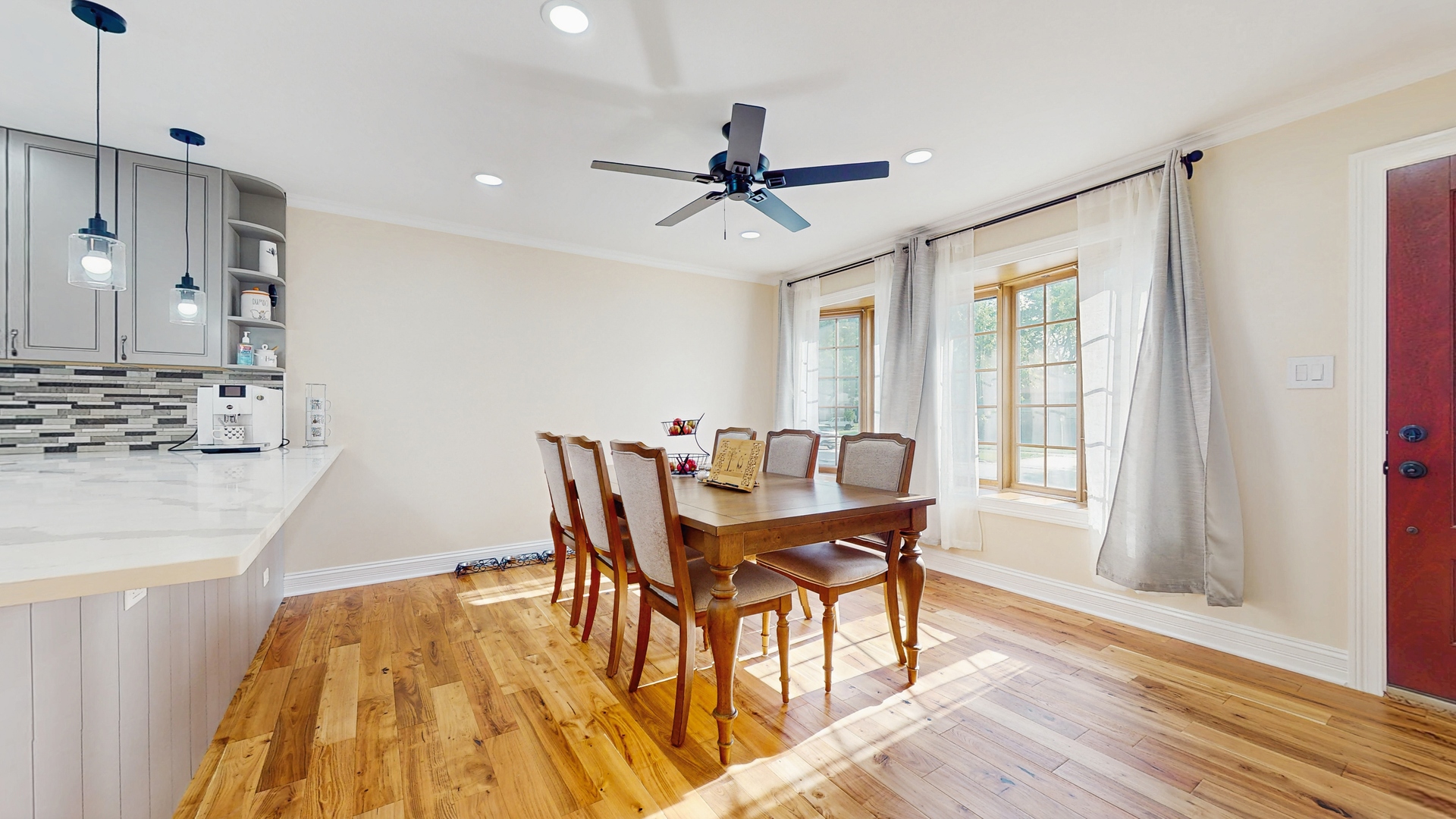 576 Amherst Avenue, Des Plaines, IL 60016