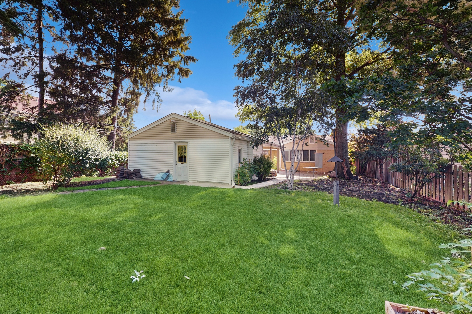 576 Amherst Avenue, Des Plaines, IL 60016