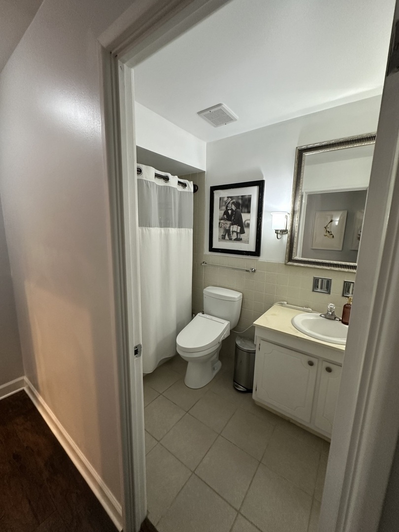 4225 Saratoga Avenue #204B, Downers Grove, IL 60515