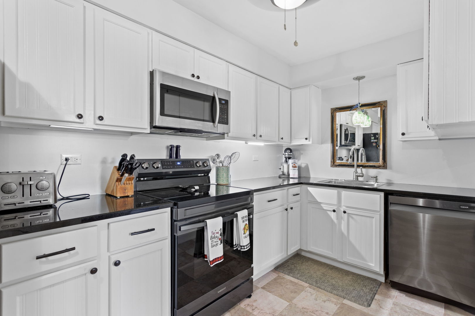 4225 Saratoga Avenue #204B, Downers Grove, IL 60515