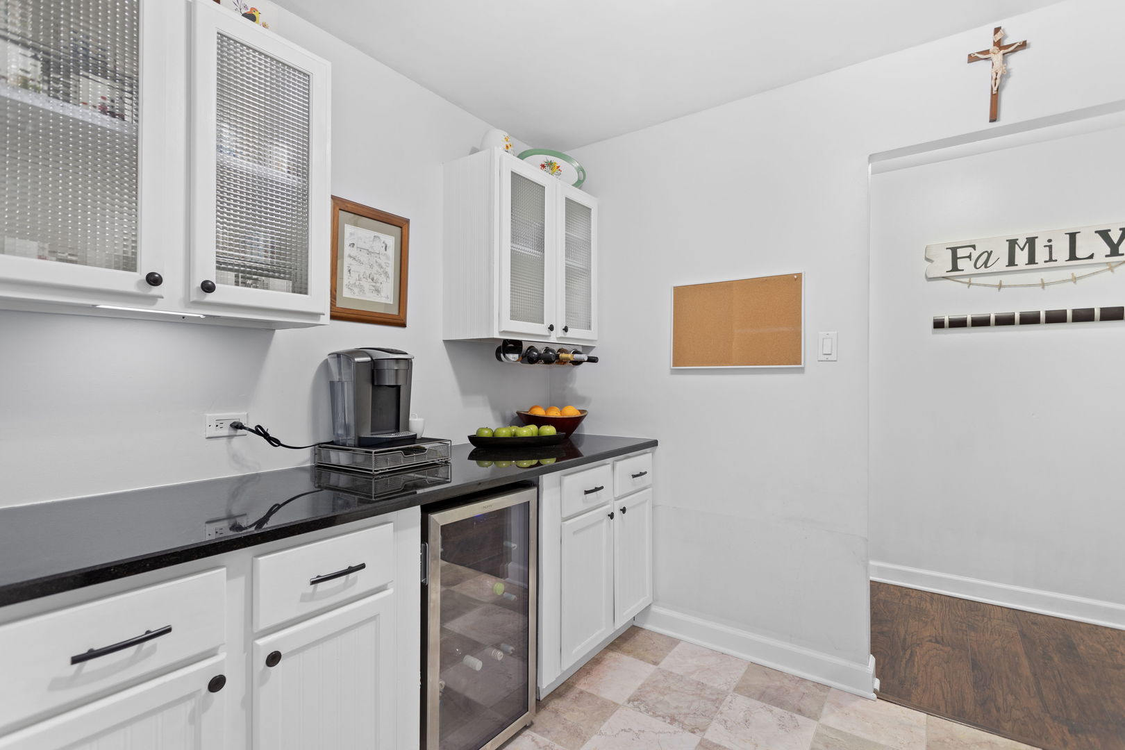 4225 Saratoga Avenue #204B, Downers Grove, IL 60515