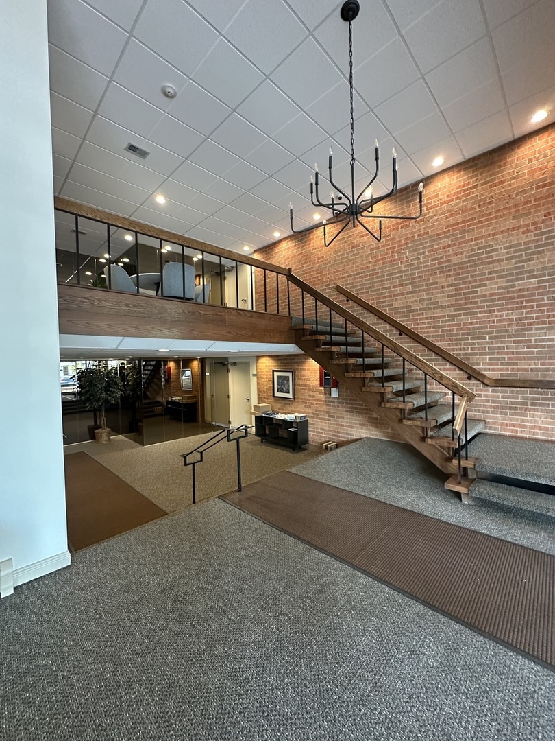 4225 Saratoga Avenue #204B, Downers Grove, IL 60515