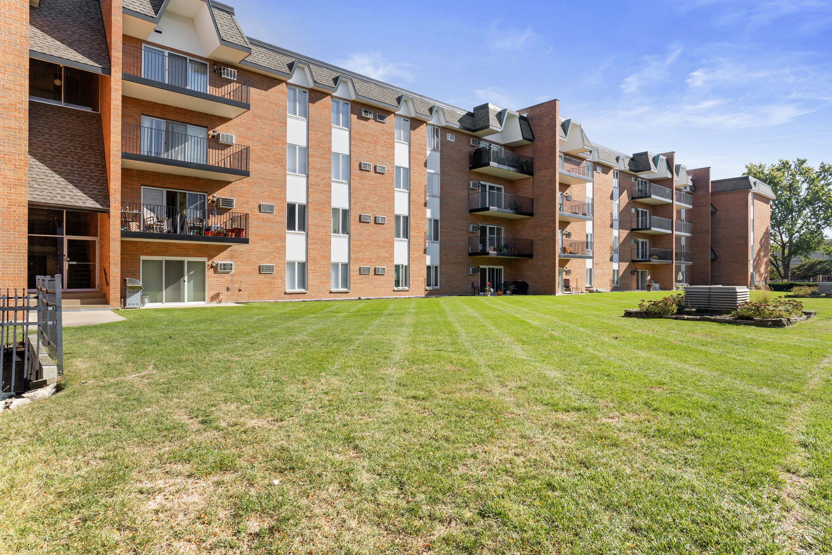 4225 Saratoga Avenue #204B, Downers Grove, IL 60515