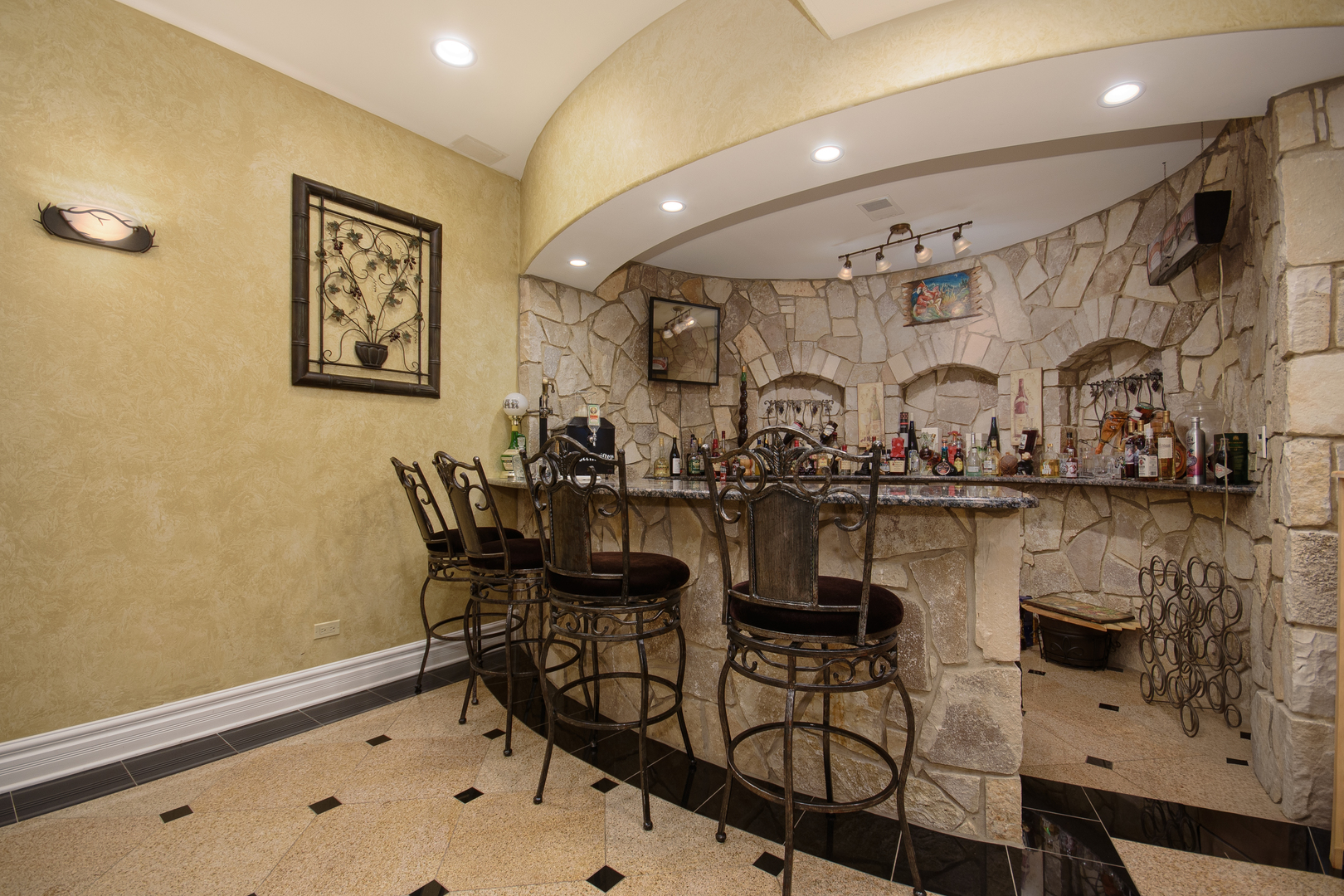 11226 Hiawatha Lane, Indian Head Park, IL 60525