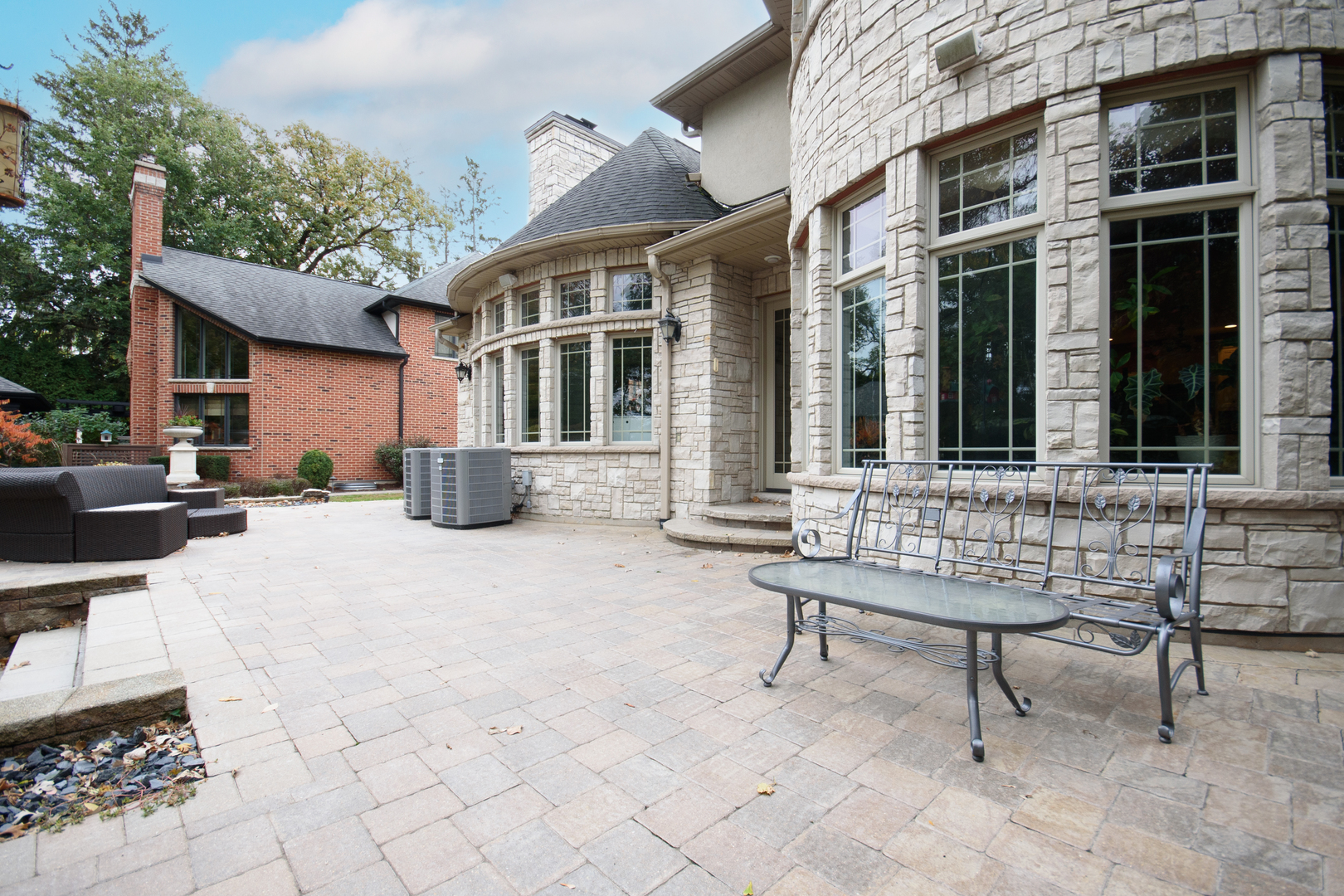 11226 Hiawatha Lane, Indian Head Park, IL 60525