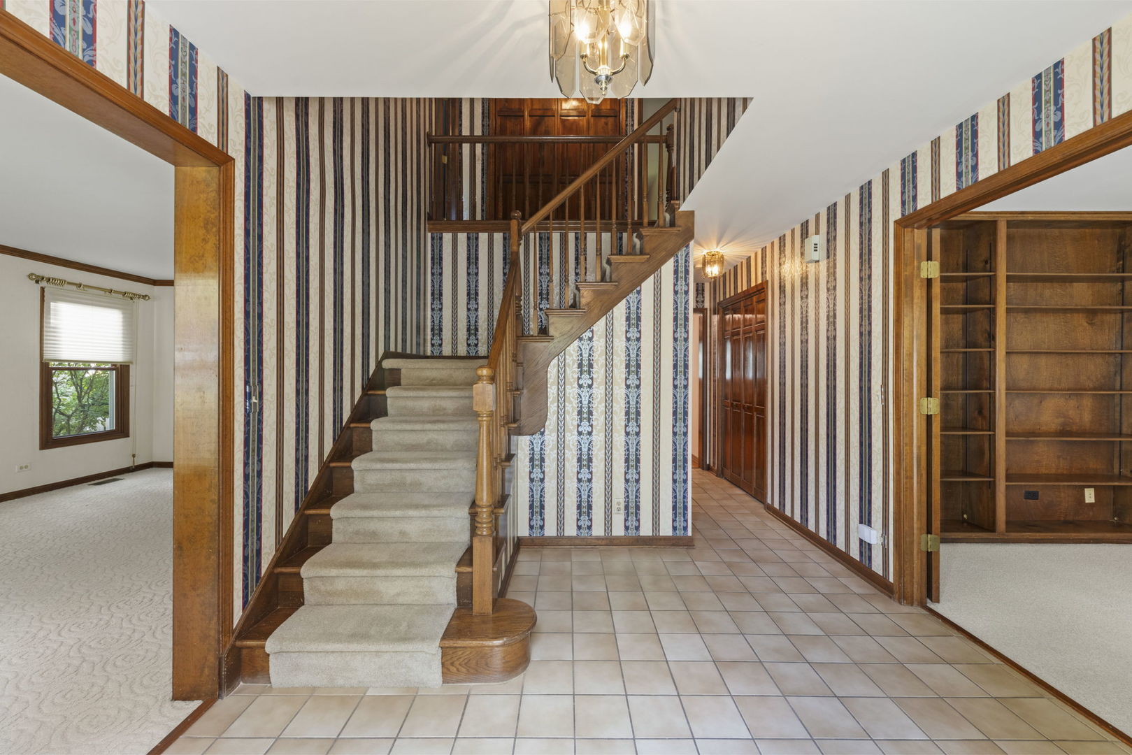 213 Winding Creek Drive, Naperville, IL 60565