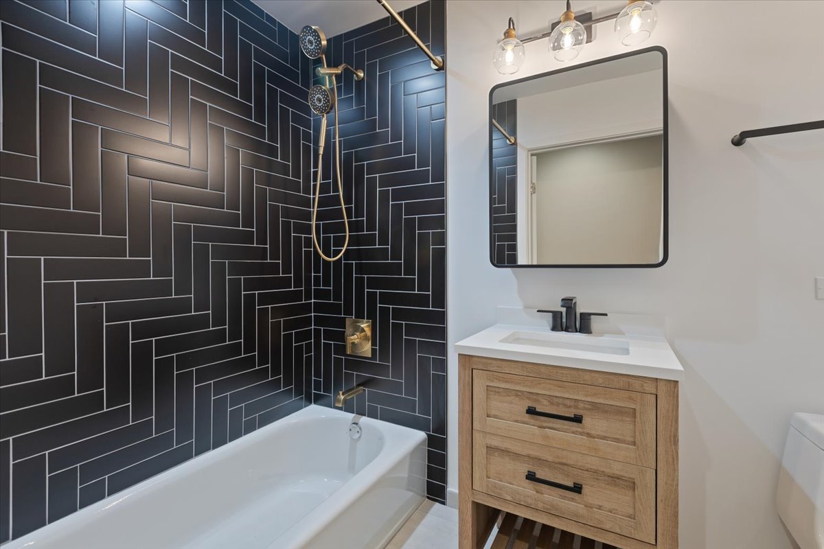 222 S Racine Avenue #408, Chicago, IL 60607