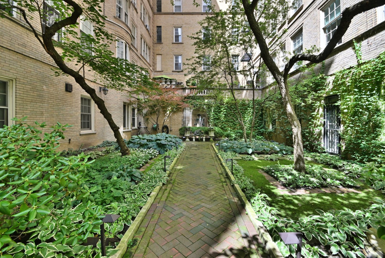 70 E Scott Street #408, Chicago, IL 60610