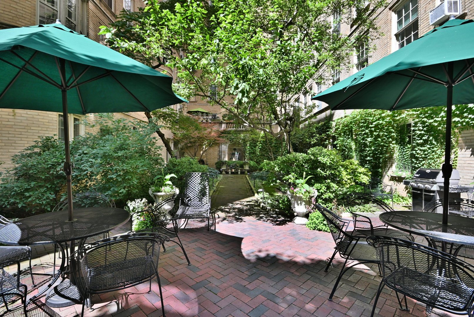 70 E Scott Street #408, Chicago, IL 60610