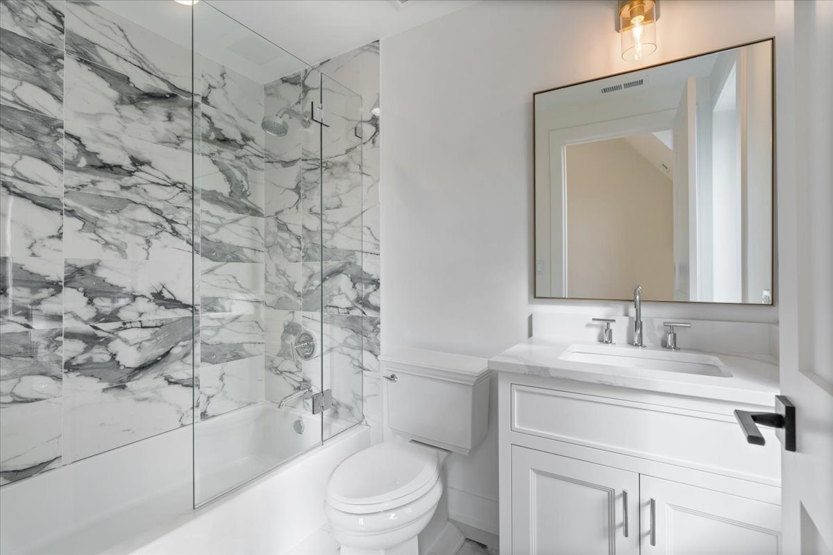 104 S Monroe Street, Hinsdale, IL 60521