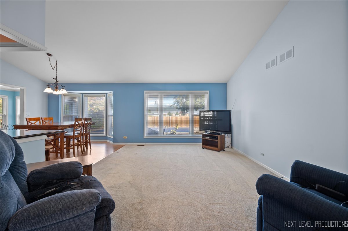 616 Briarwood Lane, Oswego, IL 60543