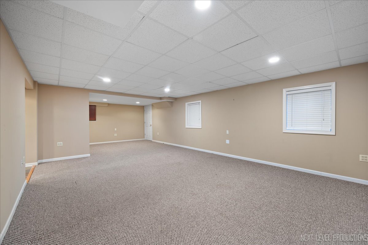 616 Briarwood Lane, Oswego, IL 60543