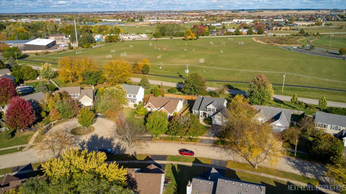 616 Briarwood Lane, Oswego, IL 60543