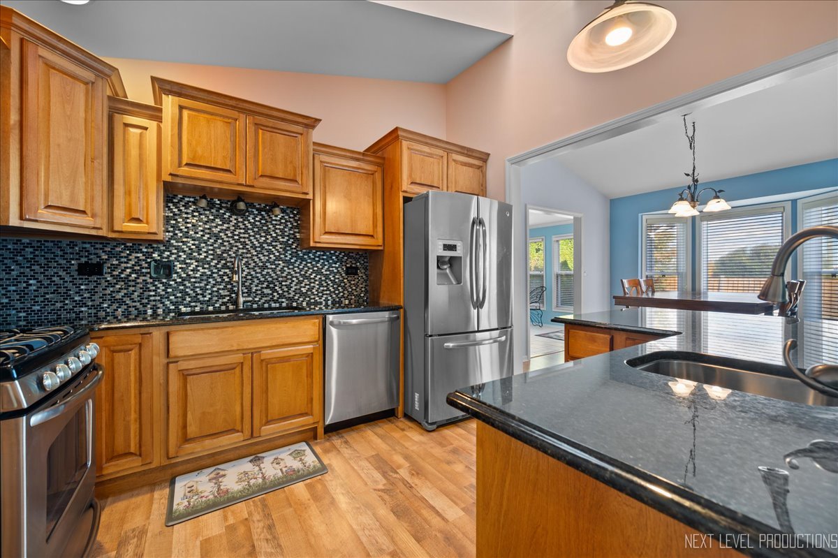 616 Briarwood Lane, Oswego, IL 60543