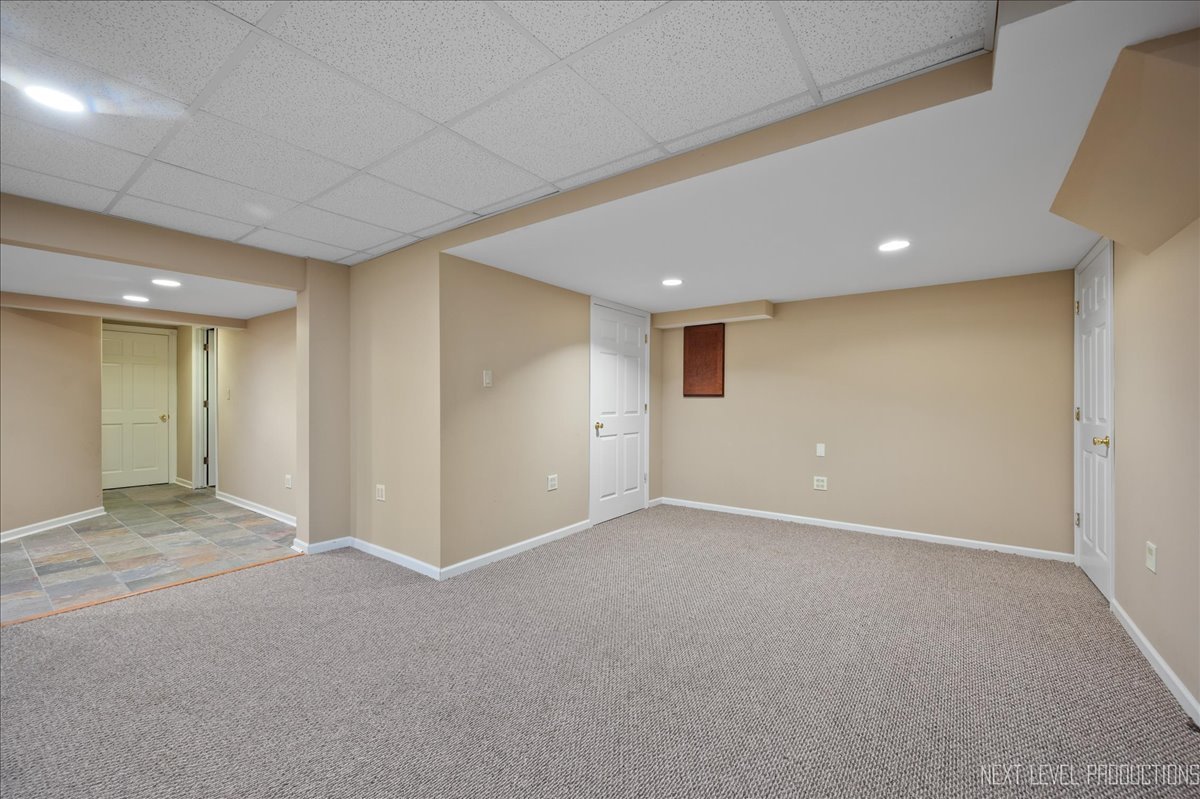 616 Briarwood Lane, Oswego, IL 60543