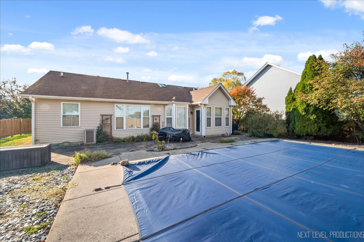 616 Briarwood Lane, Oswego, IL 60543