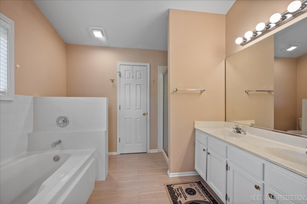 616 Briarwood Lane, Oswego, IL 60543