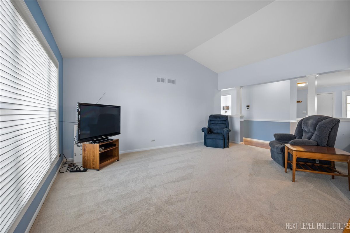 616 Briarwood Lane, Oswego, IL 60543