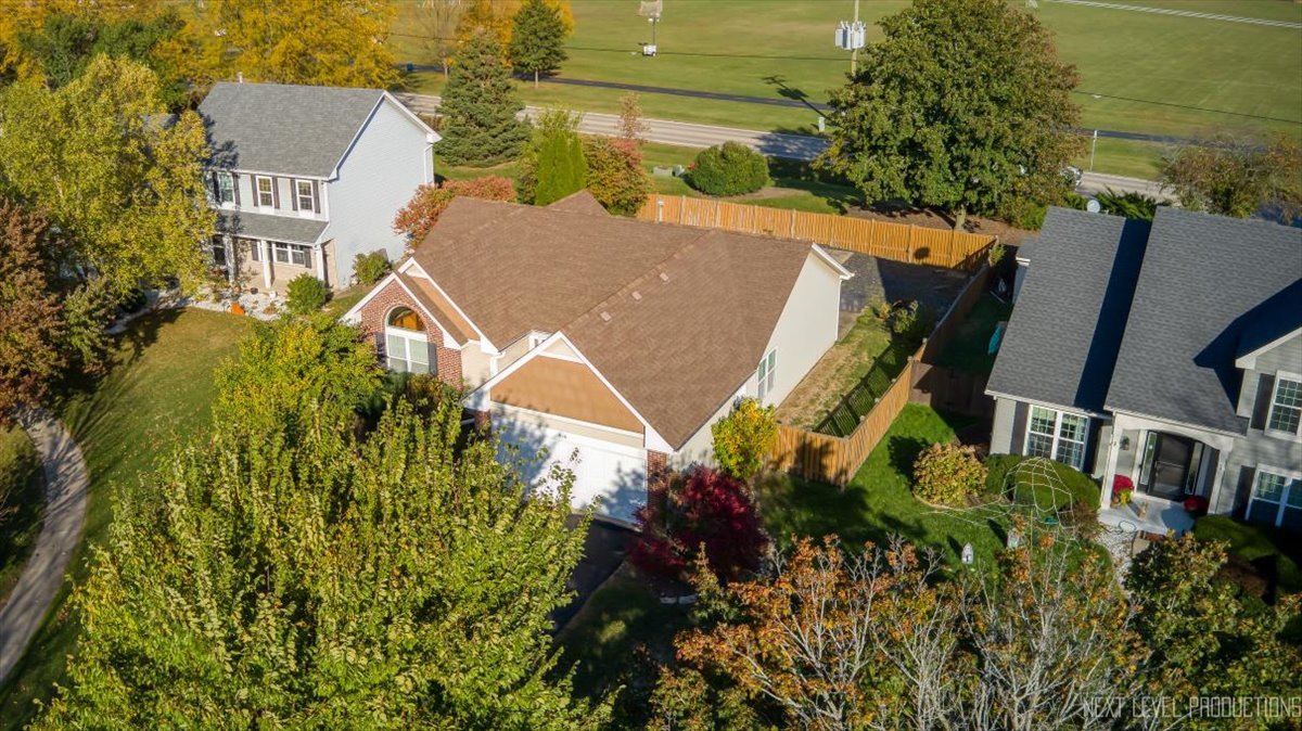 616 Briarwood Lane, Oswego, IL 60543