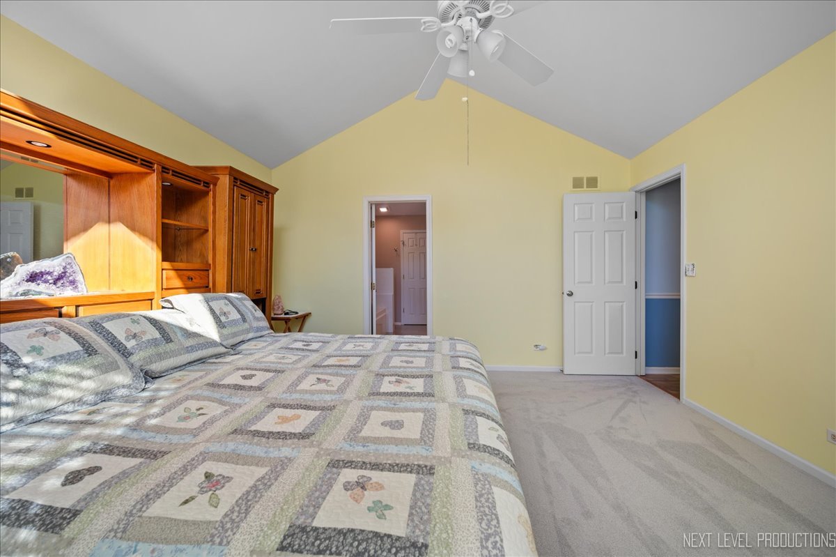 616 Briarwood Lane, Oswego, IL 60543