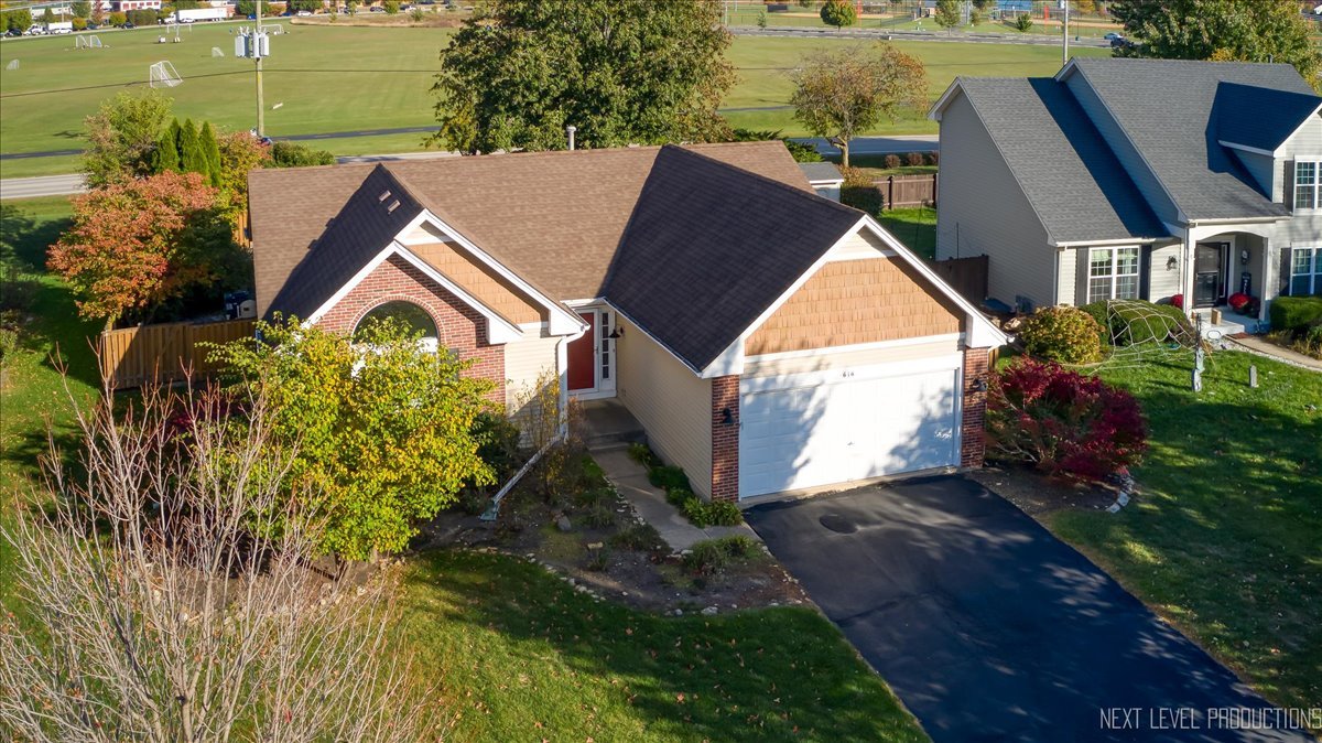 616 Briarwood Lane, Oswego, IL 60543