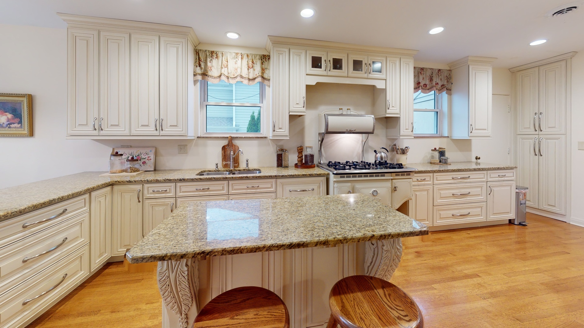 315 E Union Avenue, Wheaton, IL 60187