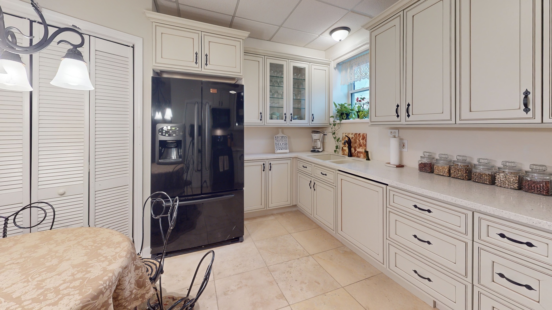 315 E Union Avenue, Wheaton, IL 60187