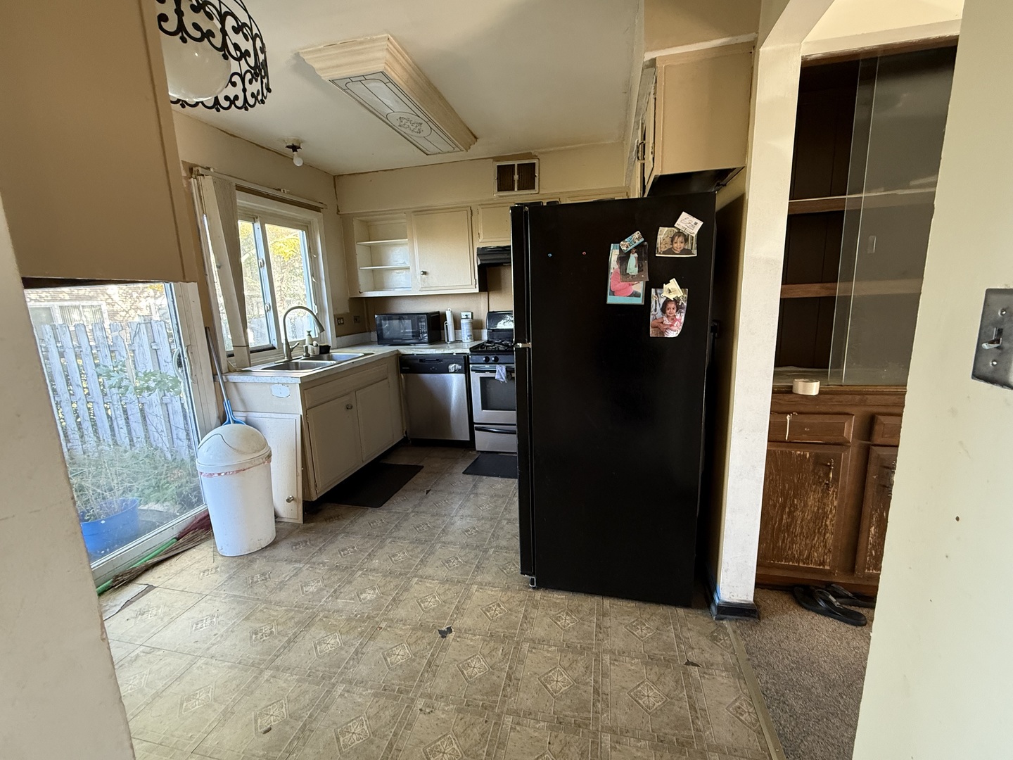 2238 Clifton Place, Hoffman Estates, IL 60169