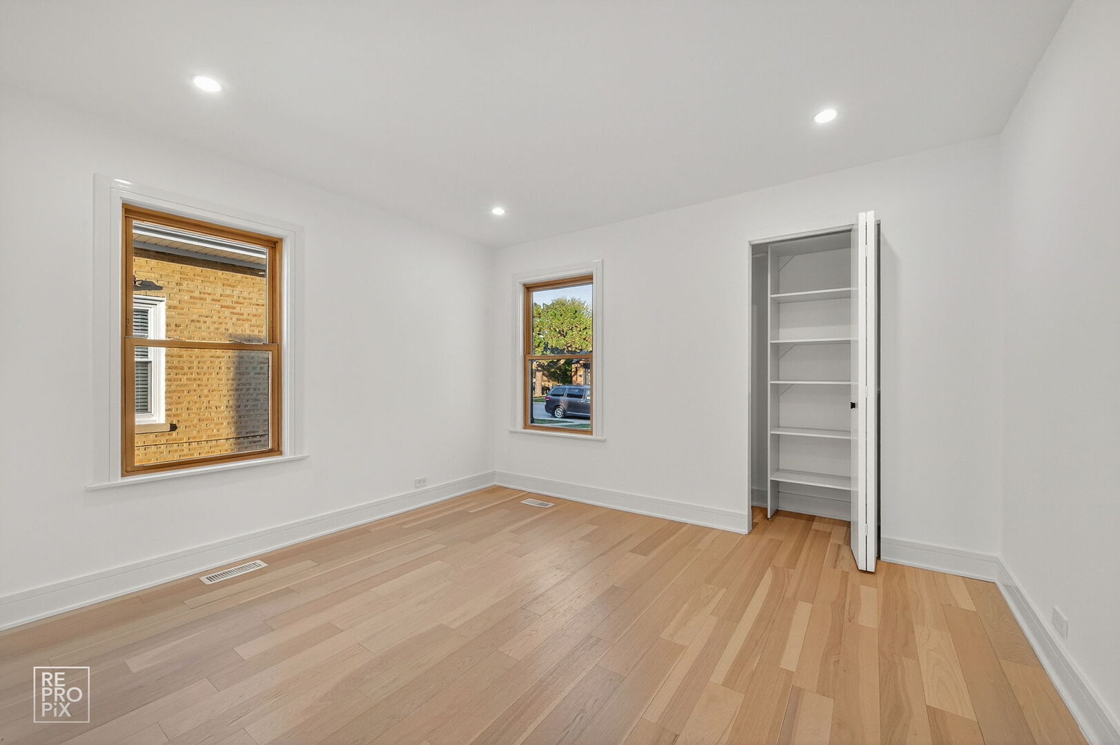 5044 N Merrimac Avenue, Chicago, IL 60630