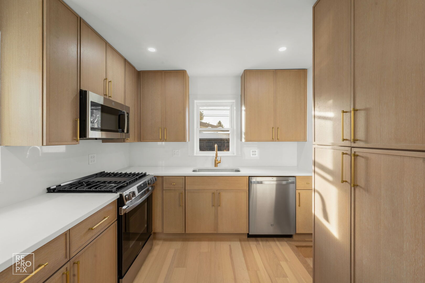 5044 N Merrimac Avenue, Chicago, IL 60630