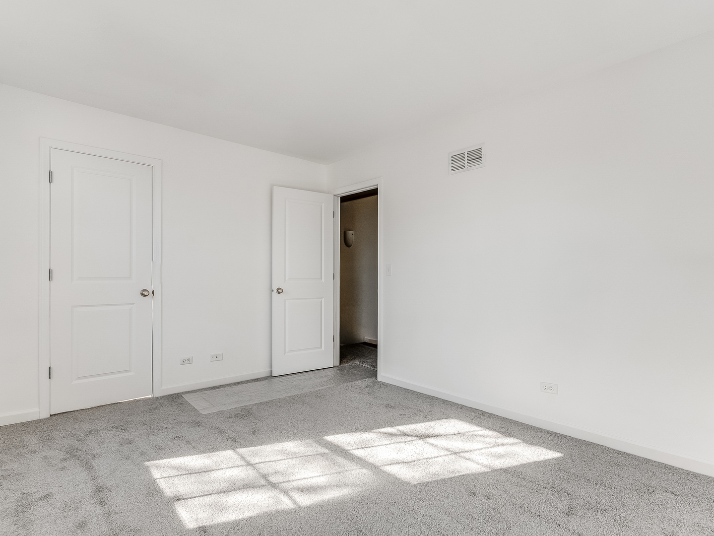 1053 SYMPHONY Drive, Aurora, IL 60504