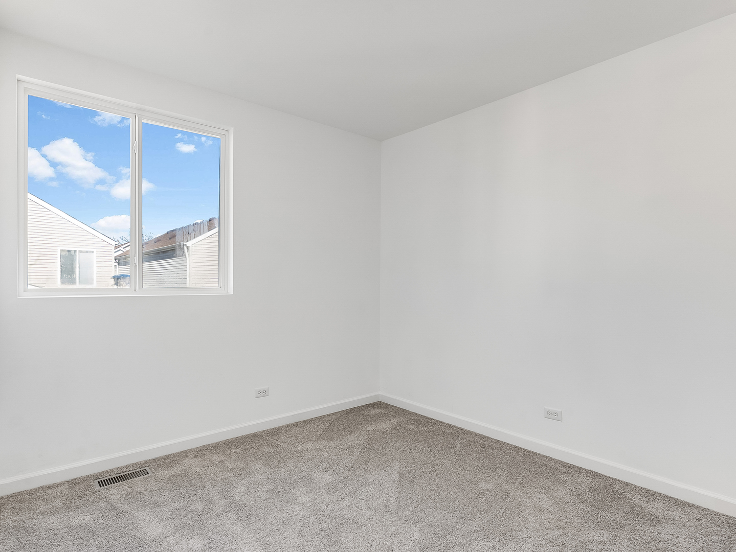 1053 SYMPHONY Drive, Aurora, IL 60504