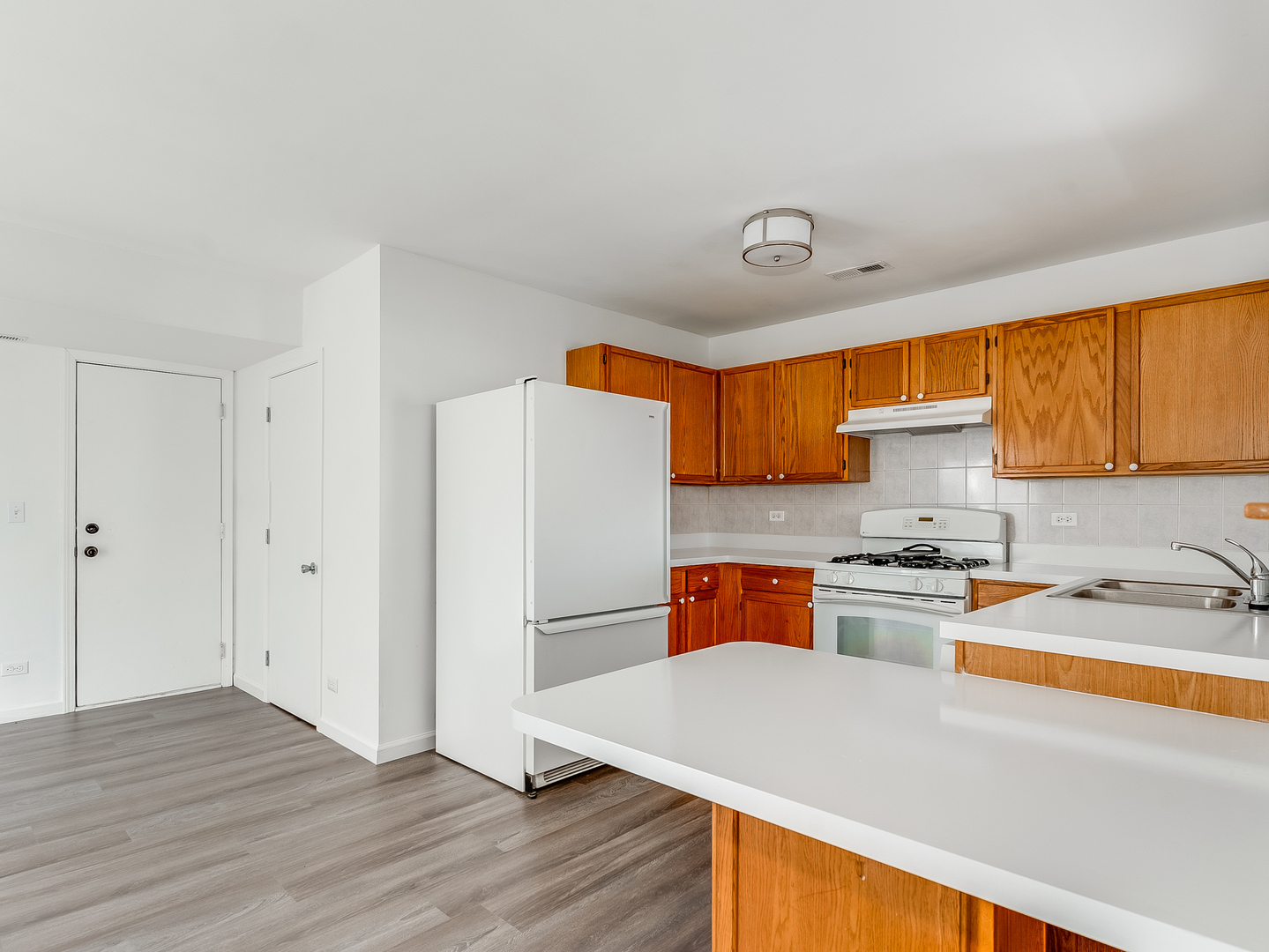 1053 SYMPHONY Drive, Aurora, IL 60504