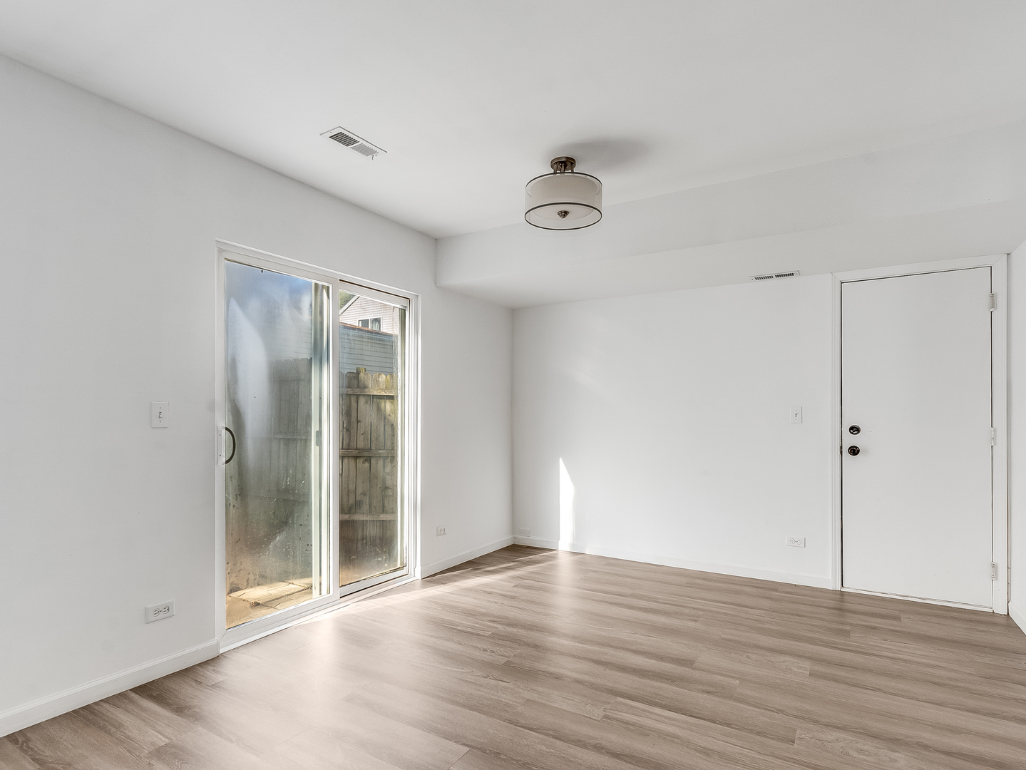 1053 SYMPHONY Drive, Aurora, IL 60504