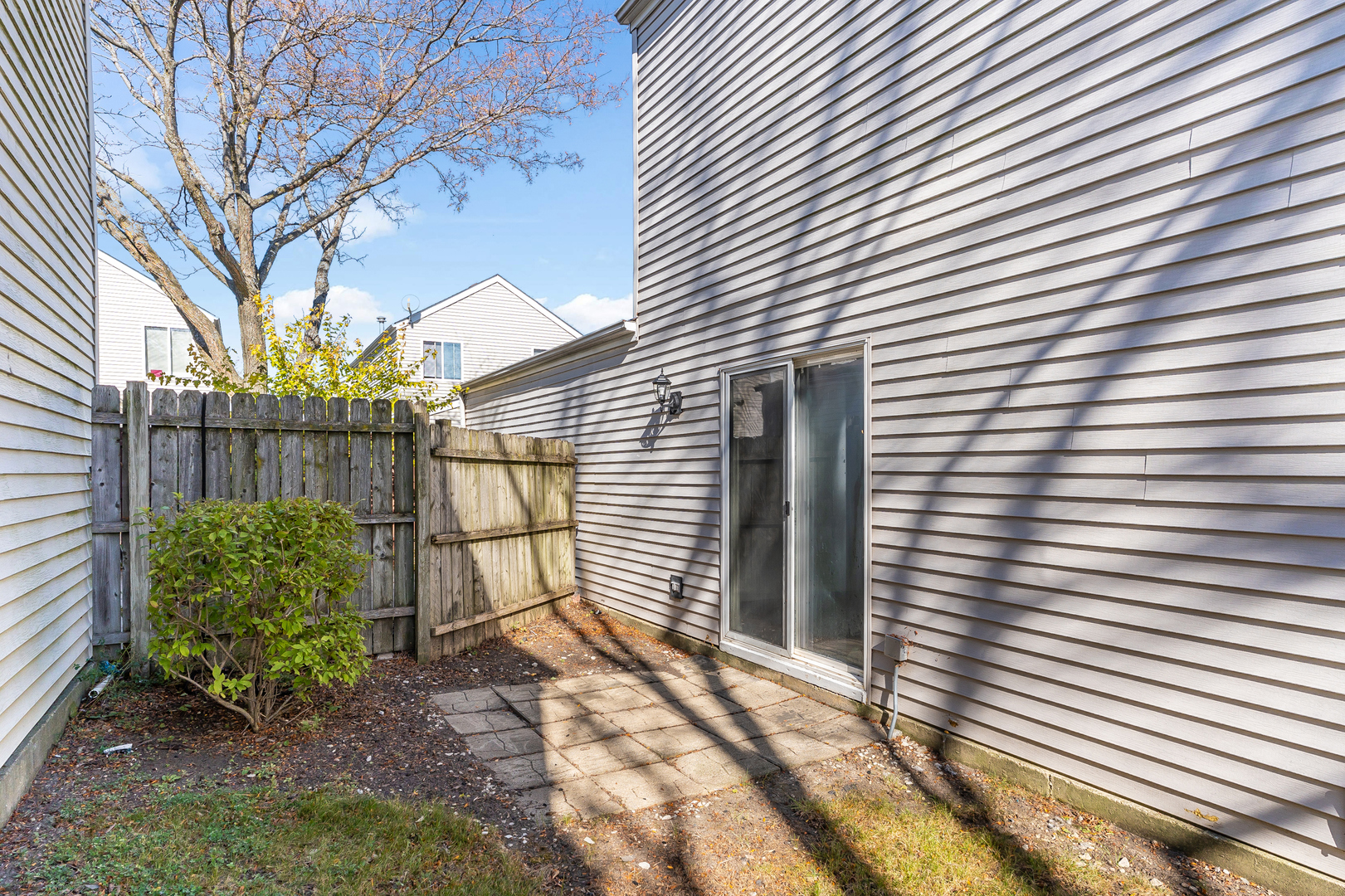 1053 SYMPHONY Drive, Aurora, IL 60504