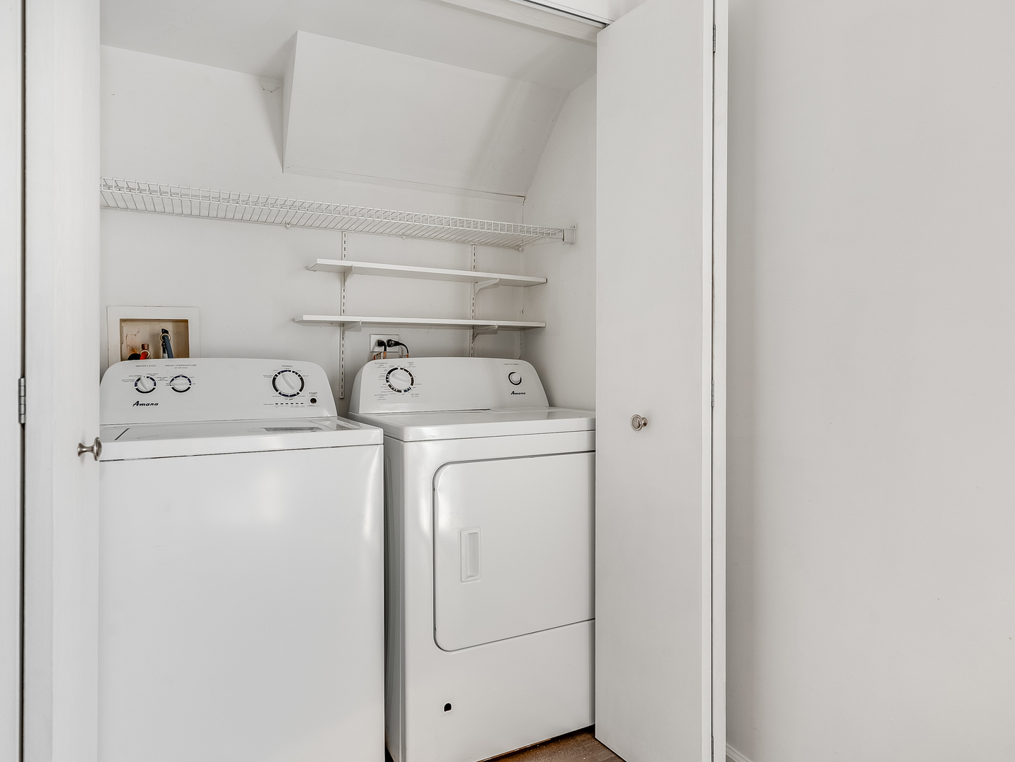 1053 SYMPHONY Drive, Aurora, IL 60504