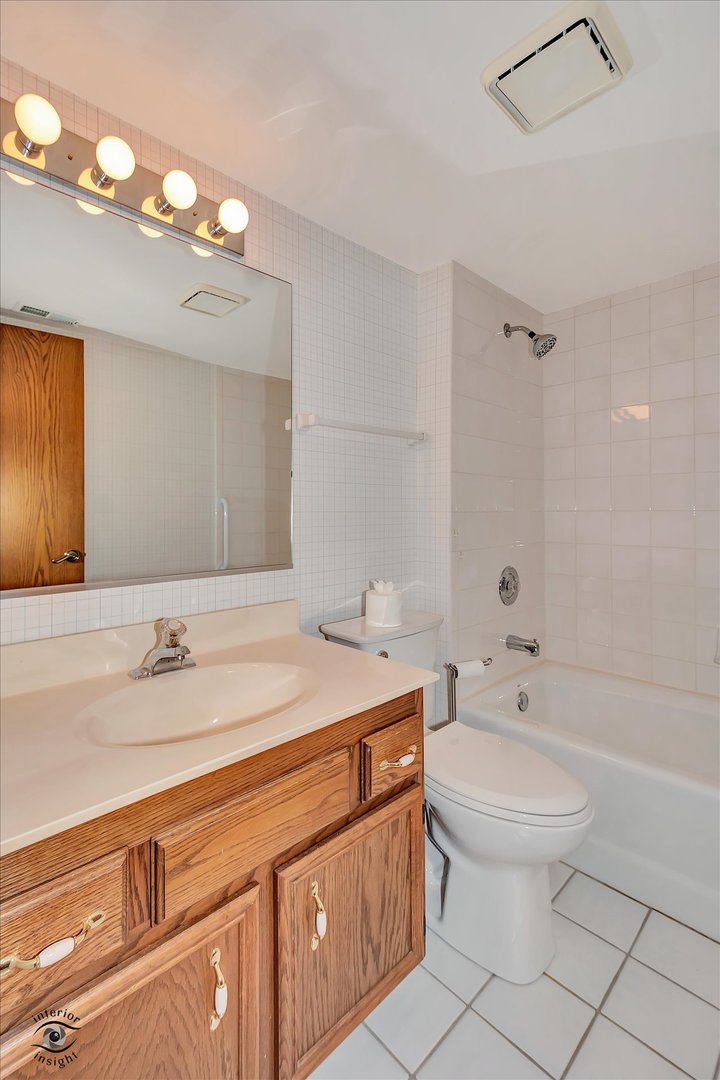 16019 Eagle Ridge Drive #2N, Tinley Park, IL 60477