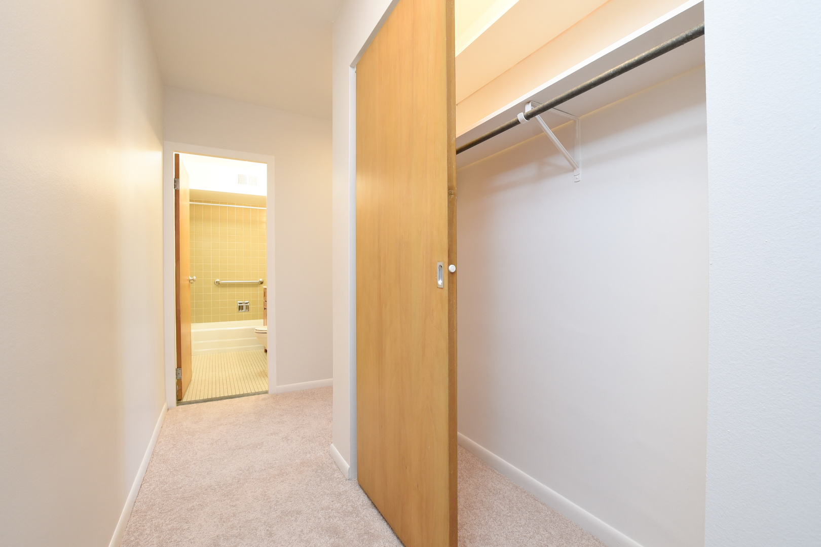 1333 W TOUHY Avenue #301, Park Ridge, IL 60068