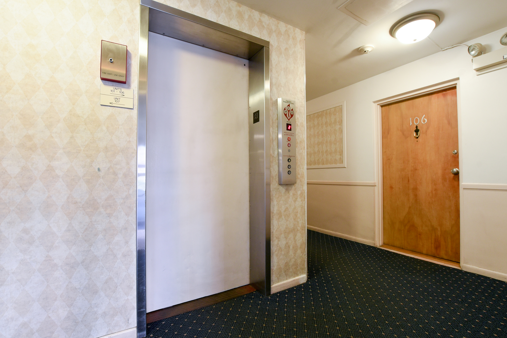 1333 W TOUHY Avenue #301, Park Ridge, IL 60068