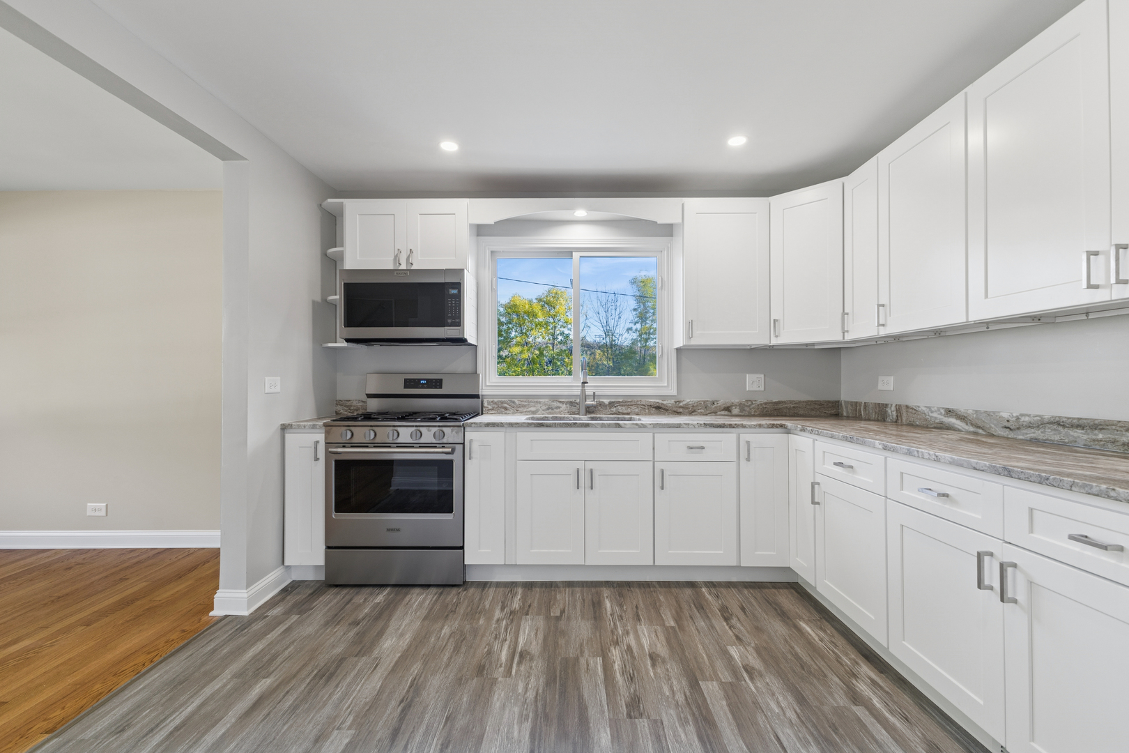 7705 Columbia Drive, Bridgeview, IL 60455