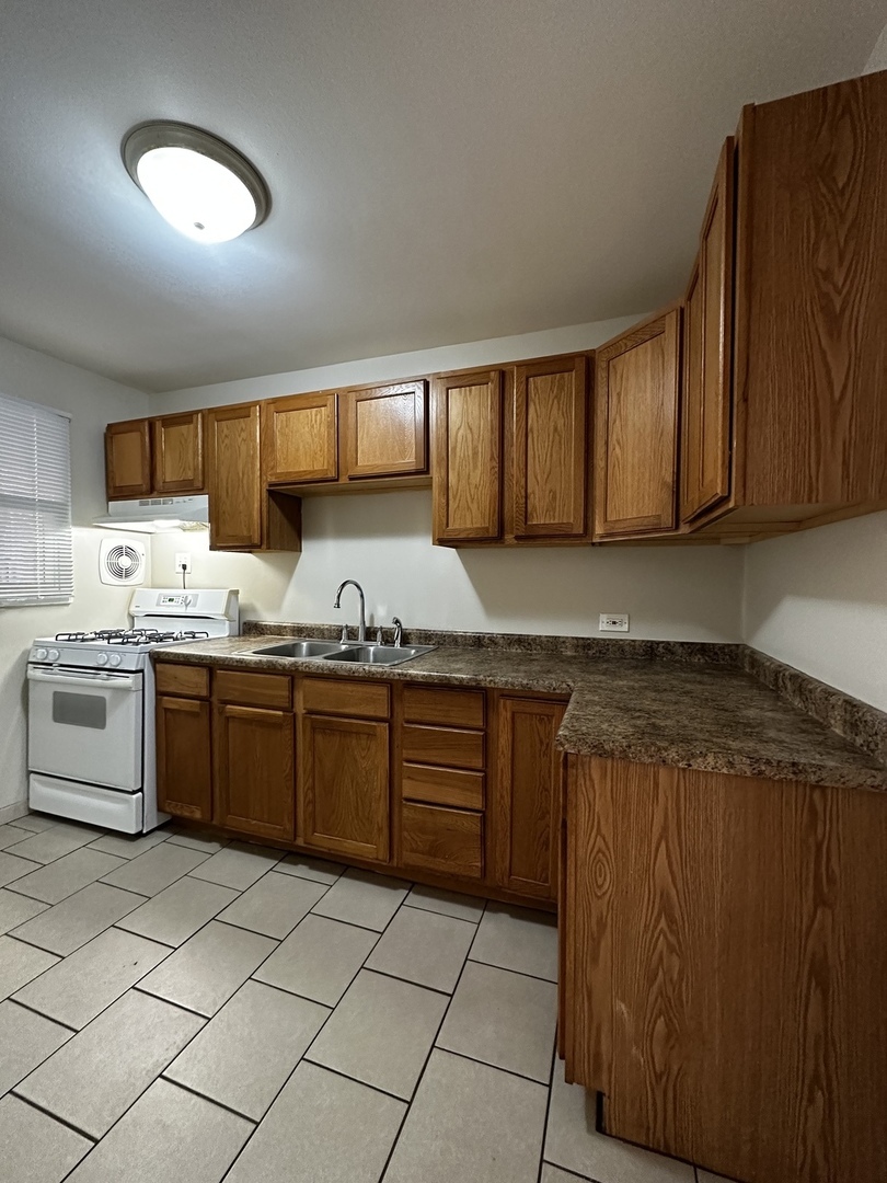 739 Walnut Street #739, Waukegan, IL 60085